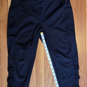 Women's Black Pop Fit Cropped Leggings